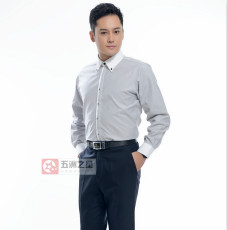 北京職業裝定制男士襯衫的穿著技巧