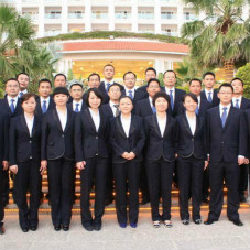 企業穿統一定做職業裝上班 到底意味著什么