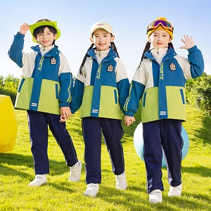 為什么學(xué)校會(huì)選擇沖鋒衣作為校服？